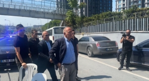 Gürsel Tekin CHP’nin İstanbul İl Başkanlığına geldi, kısa süre sonra oradan ayrıldı