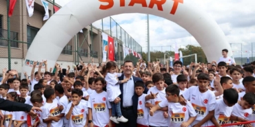 Çekmeköy’de düzenlenen Ömerli Çocuk Şenliği 7’den 70’e renkli görüntülere sahne oldu