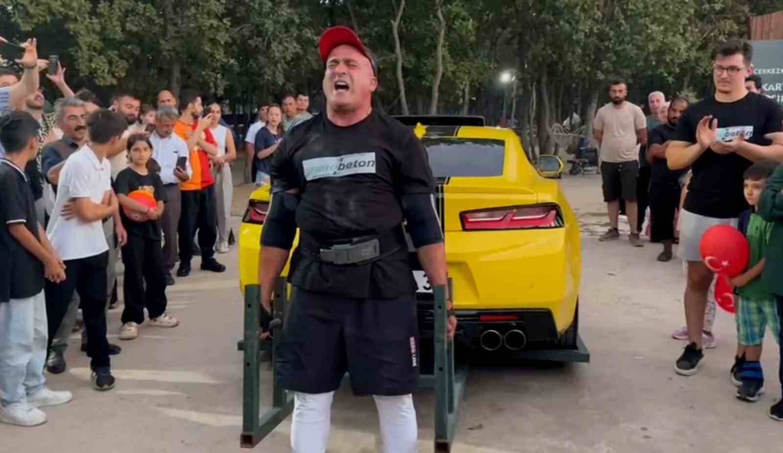 1 ton 700 kilogramlık lüks aracı kaldırdılar