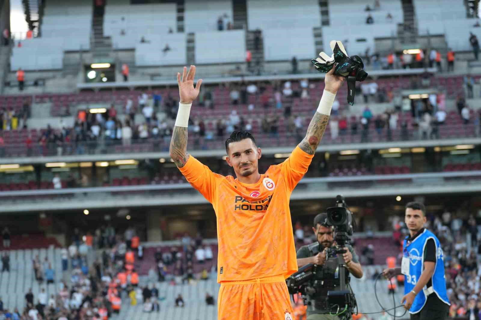 Barış Alper, Singo ve Uğurcan Çakır, taraftarlara 3’lü çektirdi