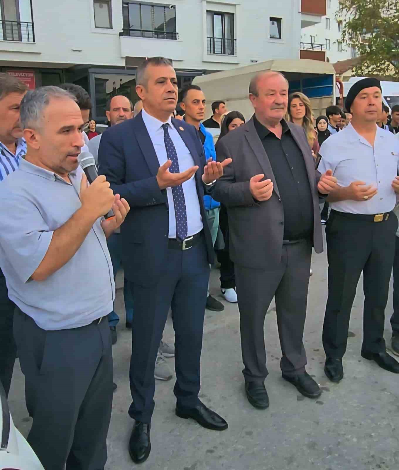 Esenköy’de geleneksel öğrenci uğurlaması