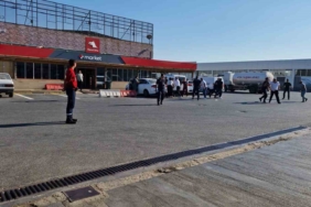 Omuz atma tartışmasında iki aile birbirine girdi