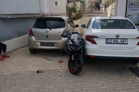 Keşan’da 4 otomobile çarpan motosiklet sürücüsü yaralandı