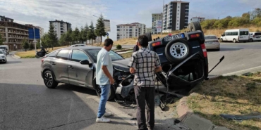 Kaza yapan otomobil takla attı: Şans eseri yaralanan olmadı