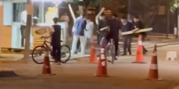 Esenyurt’ta parkta kalaslı kavga