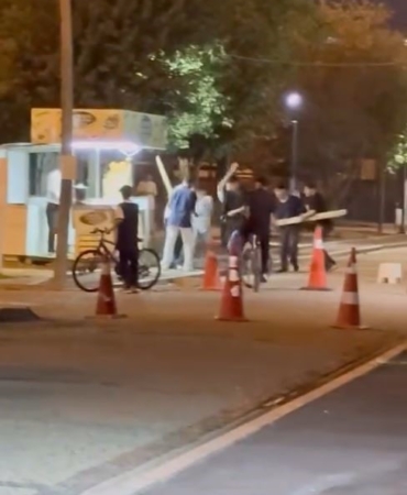 Esenyurt’ta parkta kalaslı kavga