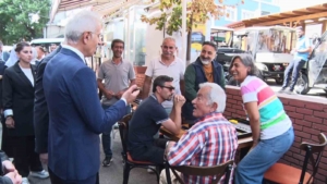 Ulaştırma ve Altyapı Bakanı Uraloğlu Adalar’da esnafla buluştu