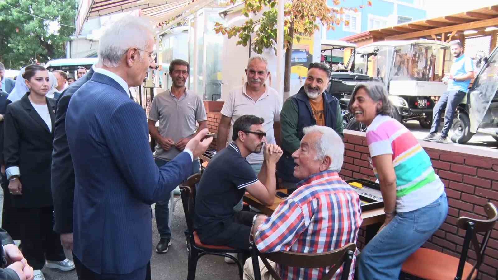 Ulaştırma ve Altyapı Bakanı Uraloğlu Adalar’da esnafla buluştu