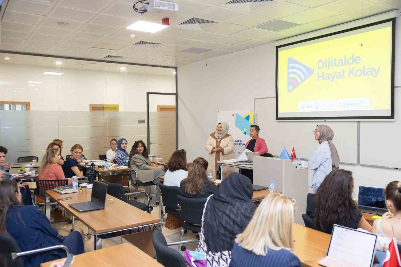 Türk Telekom, girişimci kadınları kendi işlerini kurmaları ve büyütmeleri için desteklemeyi sürdürüyor