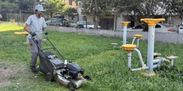 Körfez’de park ve bahçelere bakım işlemi
