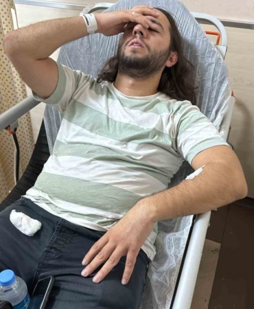 Havalimanında taksicilerin müşteri alma kavgası: 2 yaralı