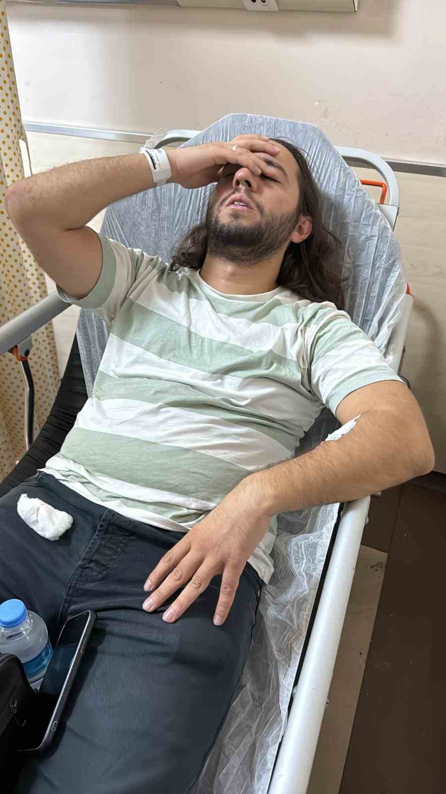 Havalimanında taksicilerin müşteri alma kavgası: 2 yaralı