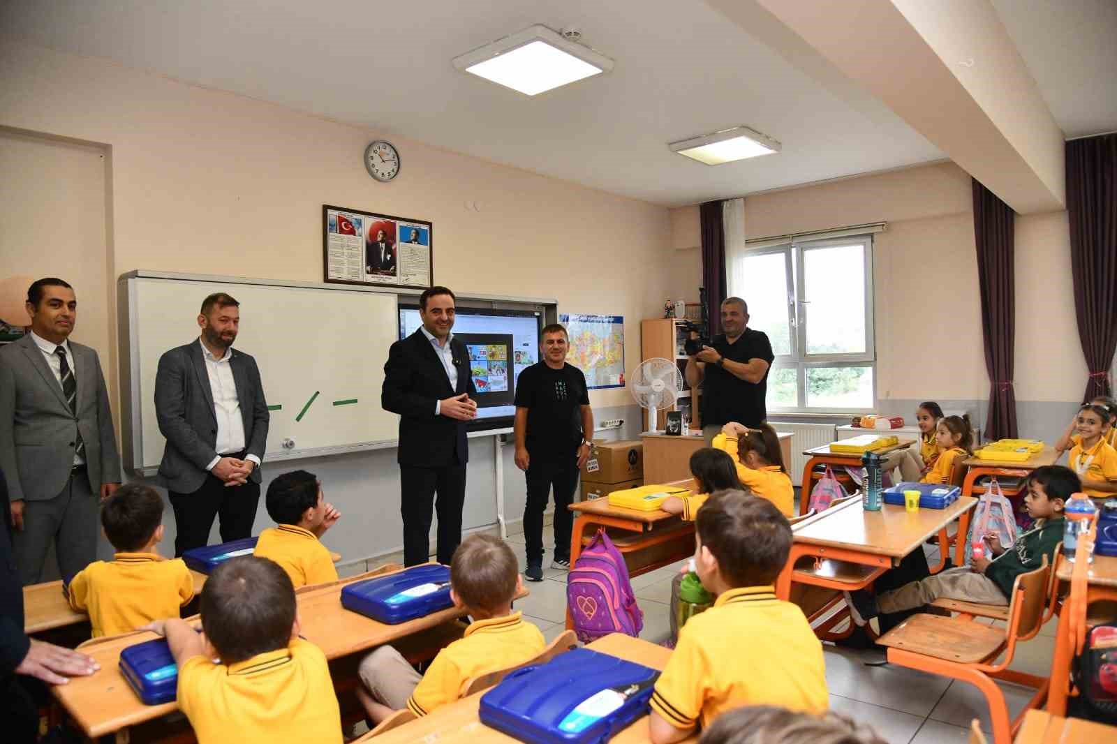 Başiskele’de 2 bin 124 birinci sınıf öğrencisine kırtasiye desteği