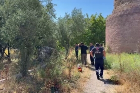 Bursa’da tarihi surların dibinde erkek cesedi bulundu