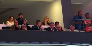 Bakan Bak ile başkanlar Adalı ve Saran derbiyi birlikte izledi