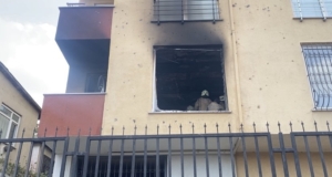 Ataşehir’de 5 katlı binada çıkan yangın paniğe neden oldu