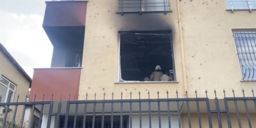 Ataşehir’de 5 katlı binada çıkan yangın paniğe neden oldu