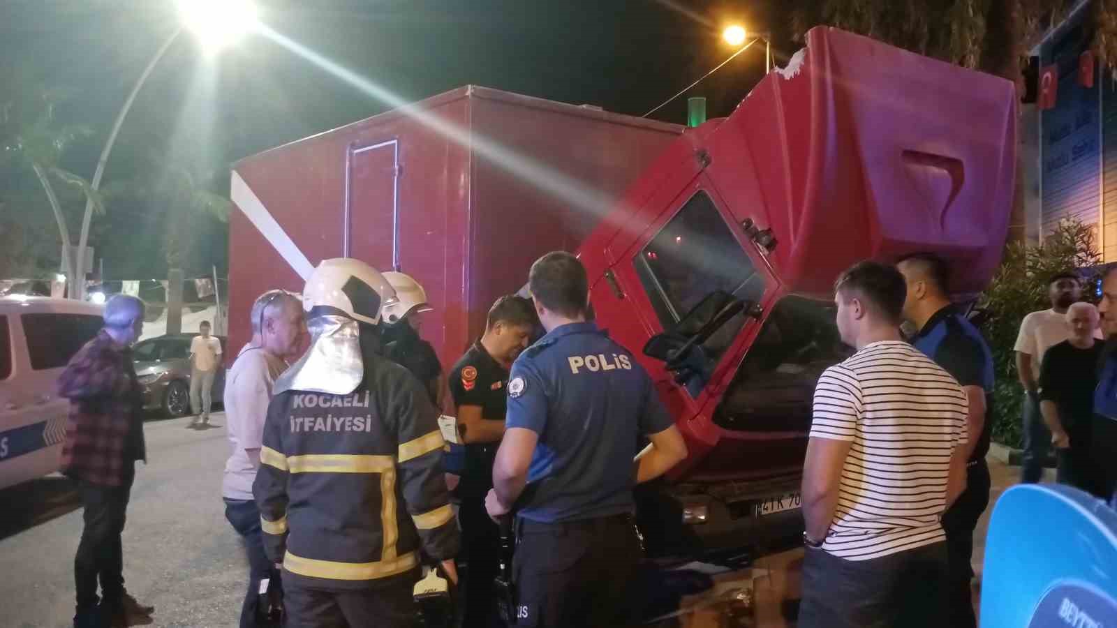 Kamyoneti yanmaktan kurtardılar