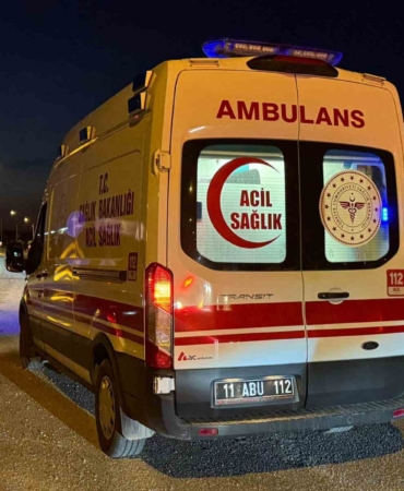 Bilecik’te tırla otomobil çarpıştı: 4 yaralı
