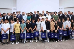 YKS’de dereceye giren Bursalı gençler BTSO’da ödüllendirildi