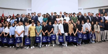 YKS’de dereceye giren Bursalı gençler BTSO’da ödüllendirildi