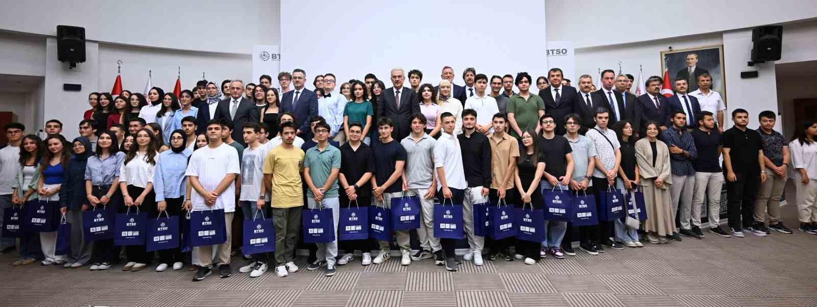 YKS’de dereceye giren Bursalı gençler BTSO’da ödüllendirildi
