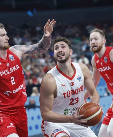 12 Dev Adam, Avrupa Şampiyonası’nda yarı finale yükseldi