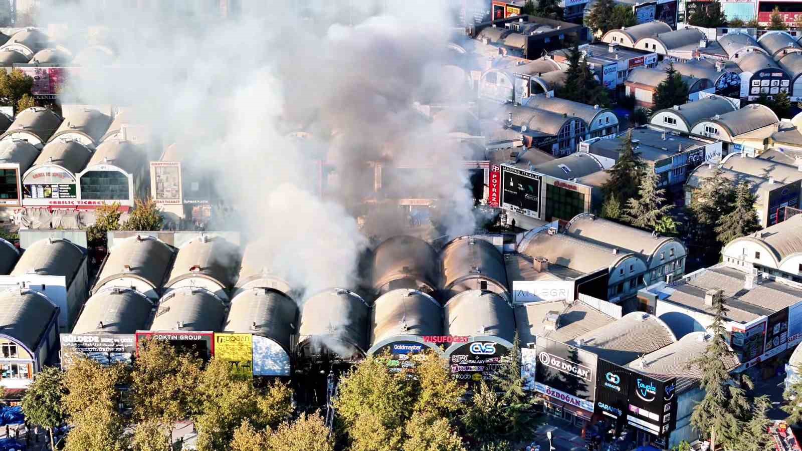 Bağcılar İSTOÇ’ta yangın: 17 işyeri hasar gördü