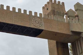 Üst geçit tehlike saçıyor