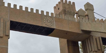 Üst geçit tehlike saçıyor