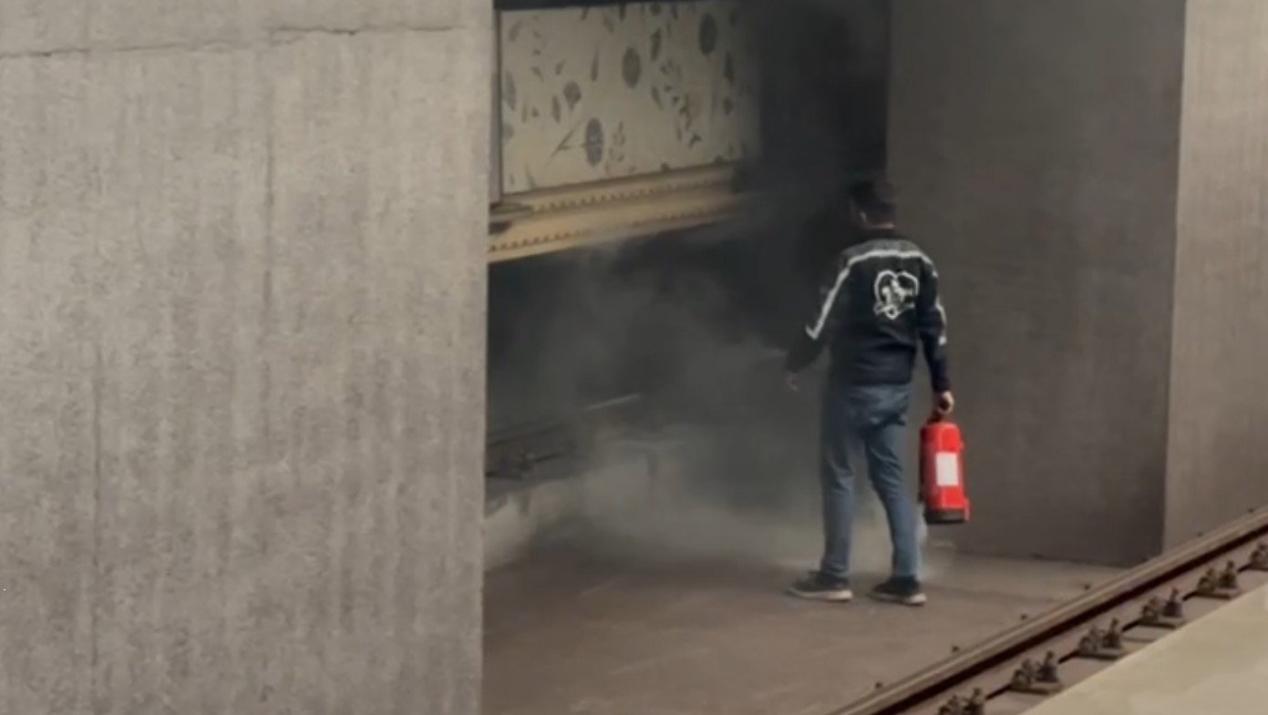Mahmutbey metrosunda yangın: İstasyon kapatıldı, yolcular tahliye edildi