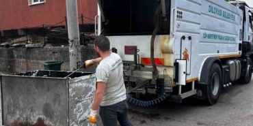Dilovası’nda çöp konteynerleri dezenfekte ediliyor
