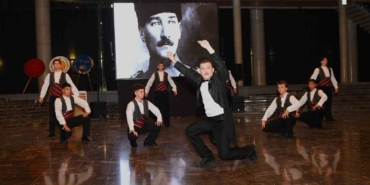 Atatürk’ün Bursa’ya gelişinin 103’üncü yıl dönümü Osmangazi’de muhteşem gösteriyle kutlandı