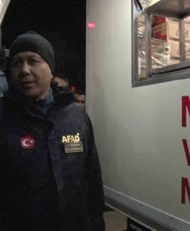 Bakan Yerlikaya, deprem bölgesinde incelemelerde bulundu