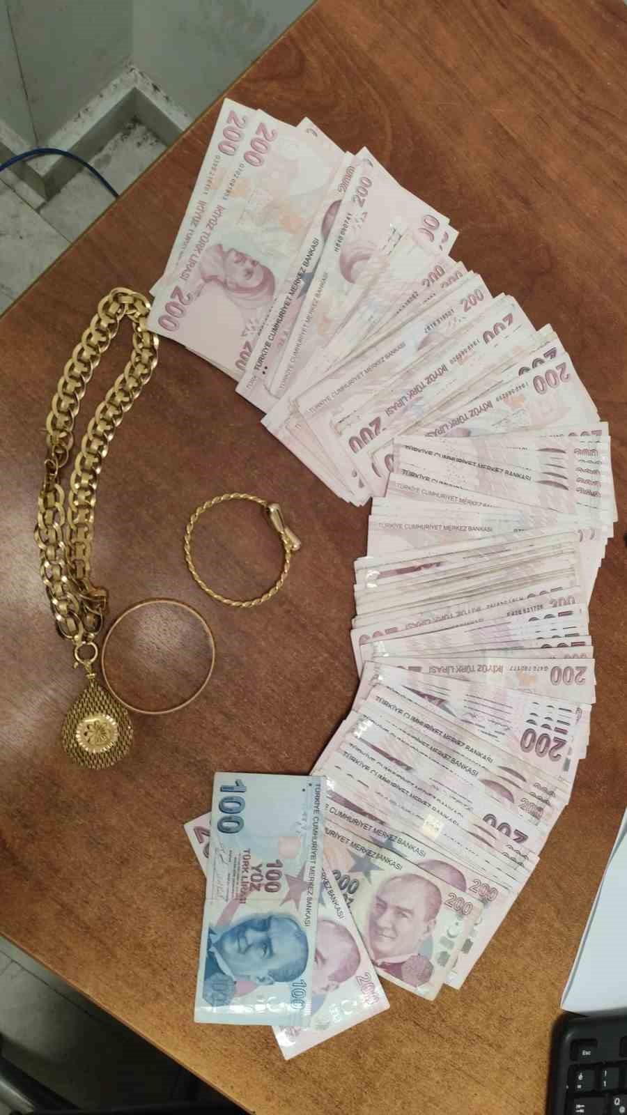 Arnavutköy’de evden 750 bin liralık altın çalan 2 çocuk yakalandı