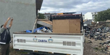 Maç öncesi seyyar satıcılara ortak denetim: Malzemelere el konuldu