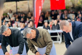 Bilecik’te gerçekleştirilen Kabak Soyma Yarışması’nda renkli sahneler yaşandı
