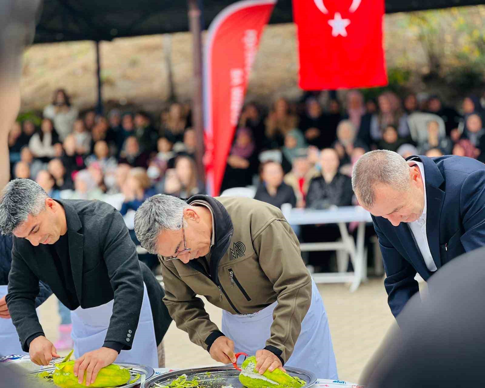 Bilecik’te gerçekleştirilen Kabak Soyma Yarışması’nda renkli sahneler yaşandı
