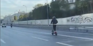 Bayrampaşa’da elektrikli scooter’la tehlikeli yolculuk kamerada