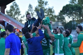 8 kişi kalan Kafkasspor, 2-1 galip gelmeyi bildi