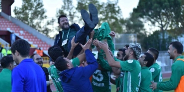 8 kişi kalan Kafkasspor, 2-1 galip gelmeyi bildi