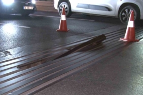 Bayrampaşa’da yerinden çıkan genleşme derzi, çok sayıda aracın lastiklerini patlattı