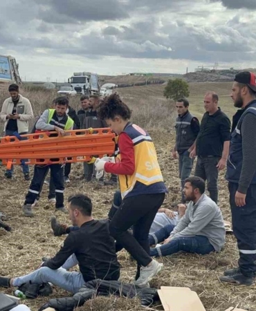 Tekirdağ’da can pazarı: Çöp kamyonu metrelerce yüksekten şarampole uçtu, 3 işçi yaralandı