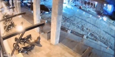 Balıkesir’de 6.1 büyüklüğündeki deprem güvenlik kamerasında