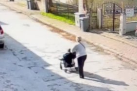 Para dolu çantayı arabanın üstünde unuttu