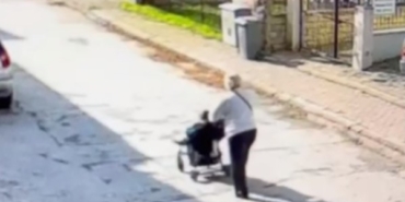 Para dolu çantayı arabanın üstünde unuttu