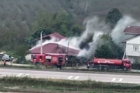 Yangında tek katlı ev kullanılamaz hale geldi