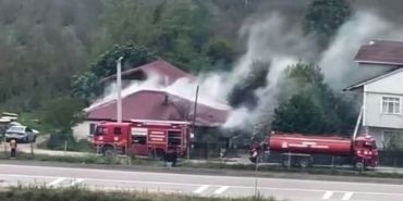 Yangında tek katlı ev kullanılamaz hale geldi