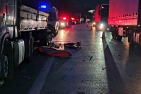 Anadolu Otoyolu’nda feci kaza: Genç tır şoförü lastik değiştirirken başka bir tırın altında kaldı