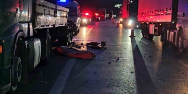 Anadolu Otoyolu’nda feci kaza: Genç tır şoförü lastik değiştirirken başka bir tırın altında kaldı
